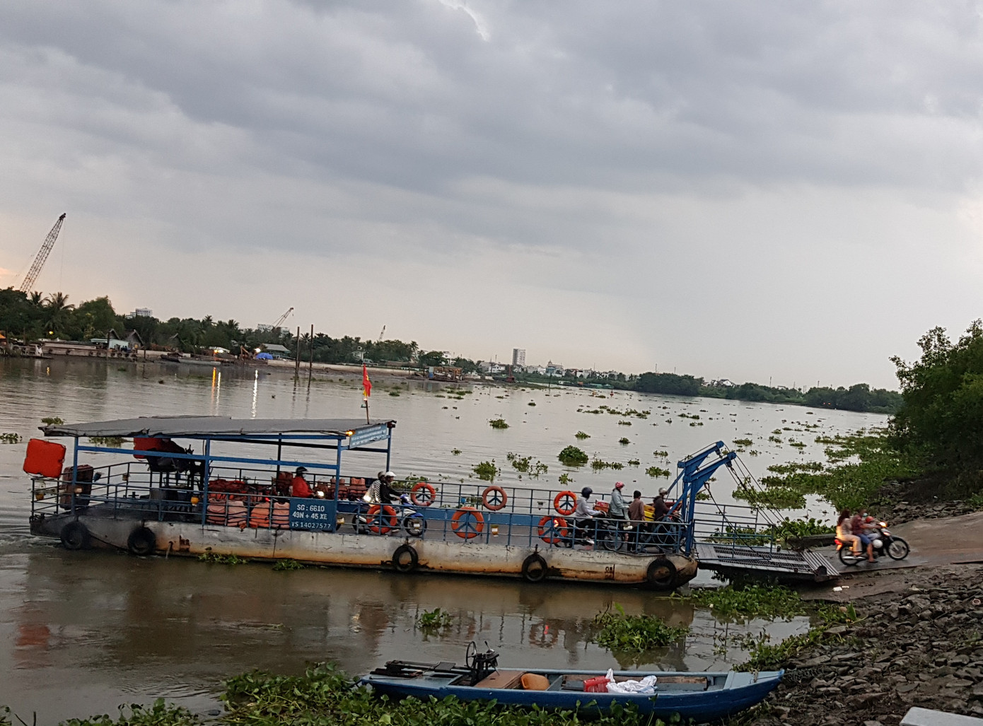 Thành phố đang nỗ lực gia cố các điểm sạt lở, bảo vệ an toàn cho các công trình và tài sản, tính mạng của người dân