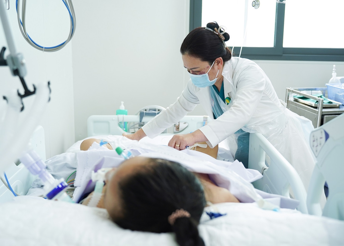 Bệnh nhân bị viêm não tự miễn tại Bệnh viện Chợ Rẫy đang phải tự mua thuốc IVIG với chi phí đắt đỏ Bệnh nhân bị viêm não tự miễn tại Bệnh viện Chợ Rẫy đang phải tự mua thuốc IVIG với chi phí đắt đỏ