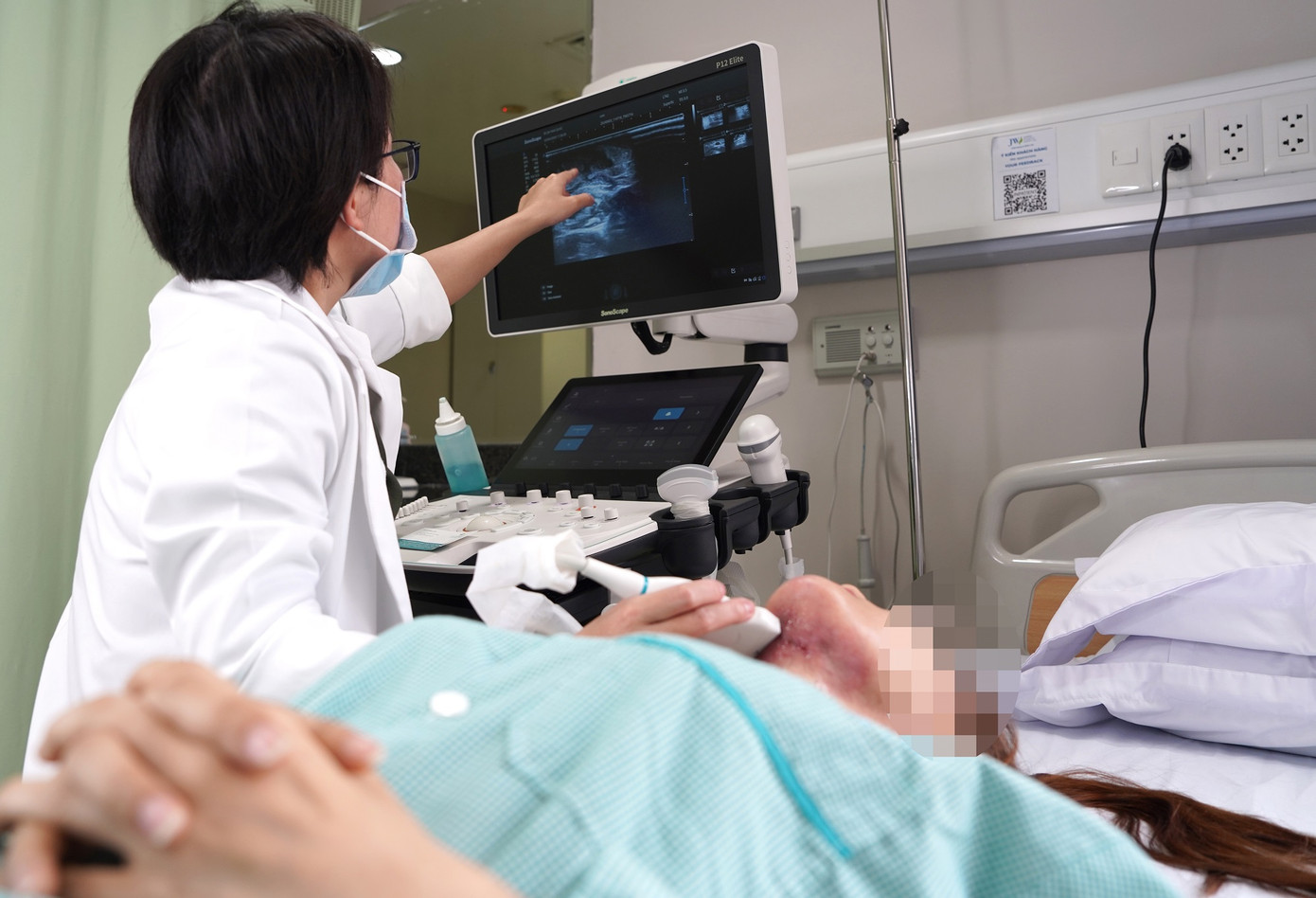 Vùng cổ của bệnh nhân có nhiều ổ áp xe, nhiễm trùng, hoại tử đe dọa đến sức khỏe, tính mạng