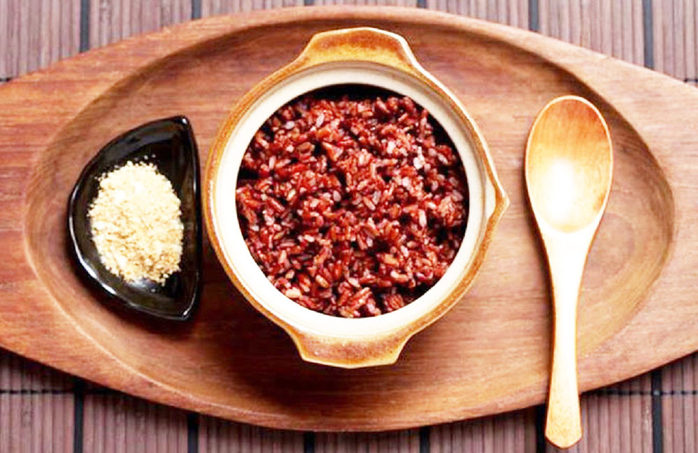 Sữa hạt, gạo lức và mè là thực phẩm cháu bé được người mẹ cho ăn từ khi chào đời (ảnh minh họa)