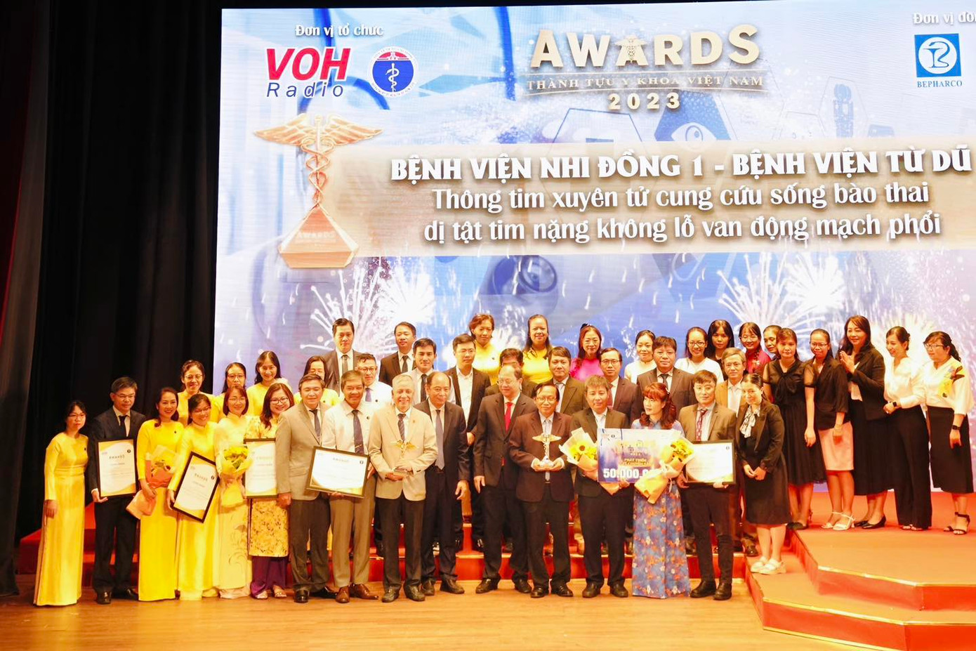 Giải thưởng Thành tựu Y khoa Việt Nam được trao cho Bệnh viện Từ Dũ và Bệnh viện Nhi Đồng 1 Giải thưởng Thành tựu Y khoa Việt Nam được trao cho Bệnh viện Từ Dũ và Bệnh viện Nhi Đồng 1