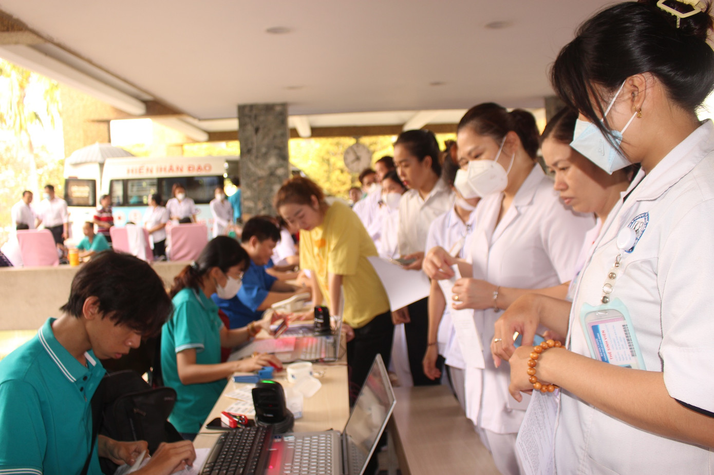 Hàng trăm y bác sĩ, nhân viên y tế tại Bệnh viện Thống Nhất TPHCM đã tham gia hiến máu tình nguyện Hàng trăm y bác sĩ, nhân viên y tế tại Bệnh viện Thống Nhất TPHCM đã tham gia hiến máu tình nguyện