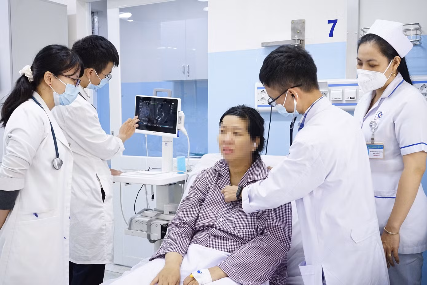 Sản phụ đã may mắn vượt qua nguy kịch nhờ nỗ lực cứu chữa của các bác sĩ Sản phụ đã may mắn vượt qua nguy kịch nhờ nỗ lực cứu chữa của các bác sĩ