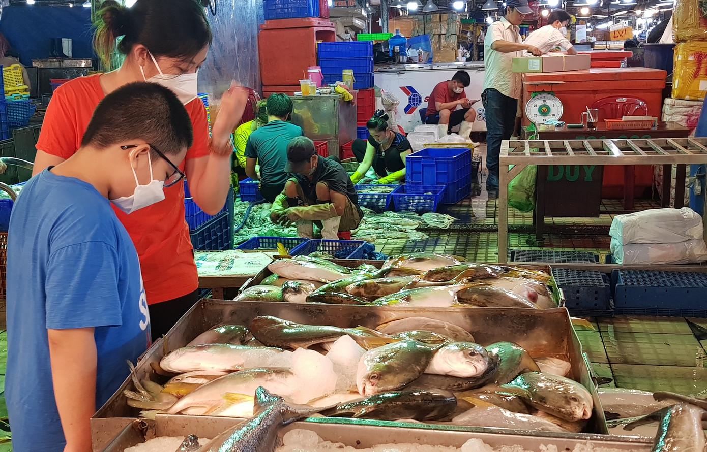 Cơ quan chức năng sẽ triển khai đồng bộ nhiều giải pháp ngăn chặn giá hàng hóa tăng theo tiền lương Cơ quan chức năng sẽ triển khai đồng bộ nhiều giải pháp ngăn chặn giá hàng hóa tăng theo tiền lương