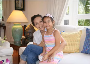 Diễm My và con gái