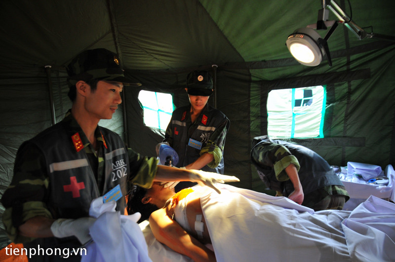 Một hành khách bị thương nặng phải mổ cấp cứu tại bệnh viện dã chiến