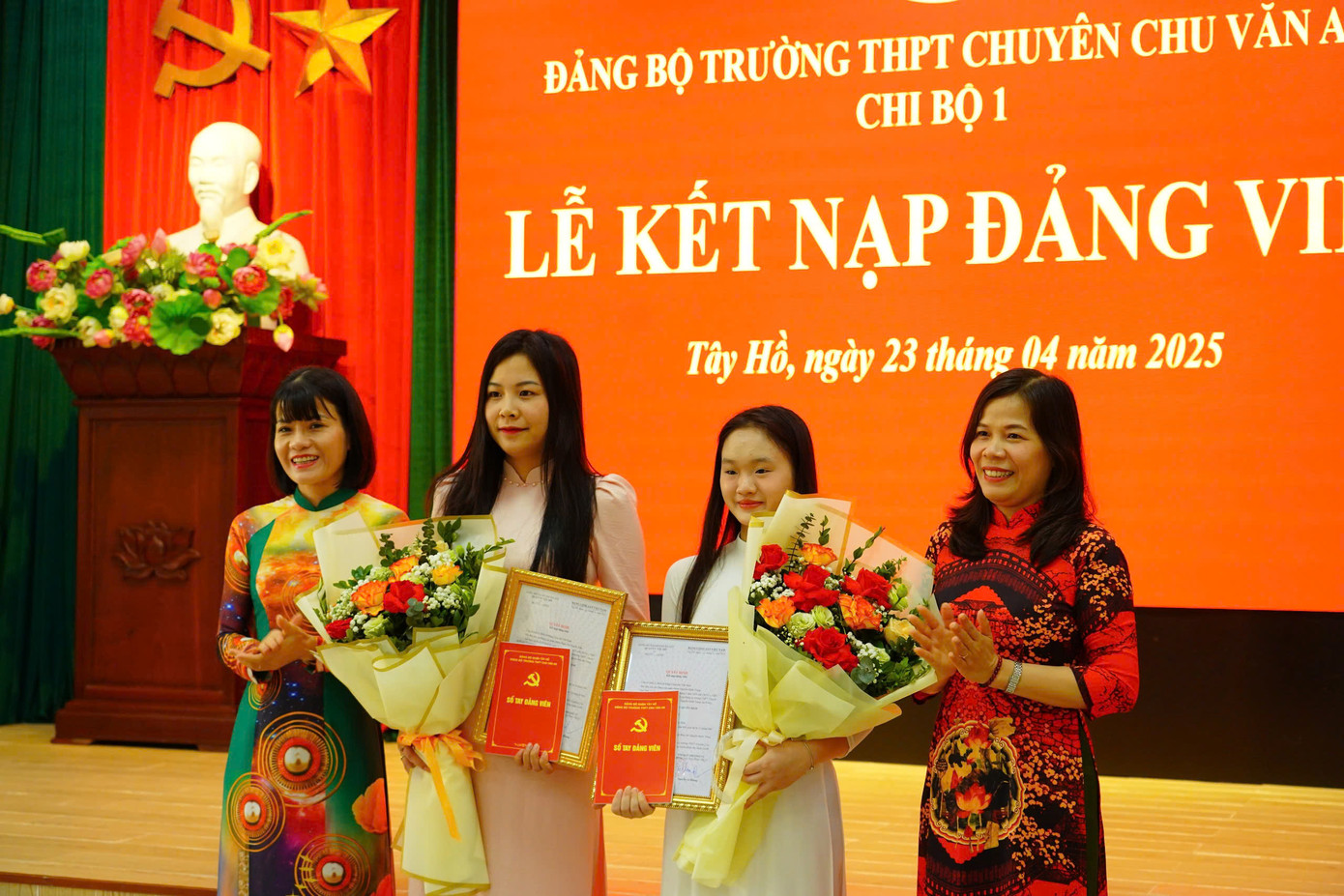 Lễ kết nạp đảng viên mới