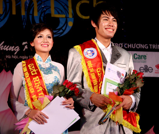 Ngôi vị cao nhất cuộc thi được trao cho nam sinh đất nước Lào Sengsoulin và nữ sinh Nguyễn Diệu Hằng. 