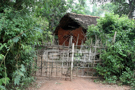 Cổng nhà ông Ngà luôn khép kể từ ngày Luyện được xác định là nghi phạm gây ra vụ án