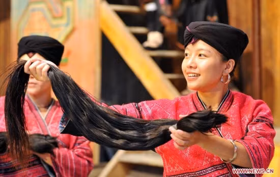 Phụ nữ Dao đỏ chủ cắt tóc một lần duy nhất trong đời