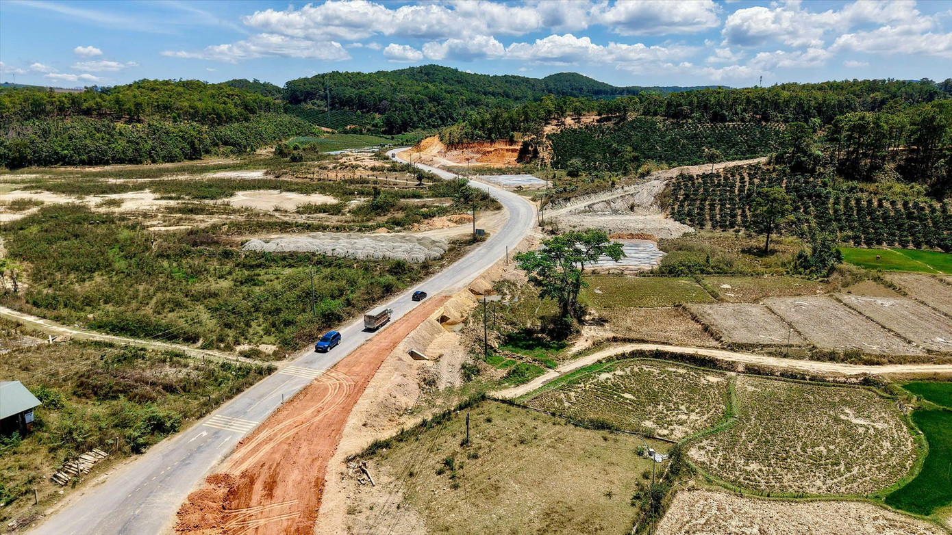 Quốc lộ 28B kết nối các tỉnh đang được mở rộng, nâng cấp