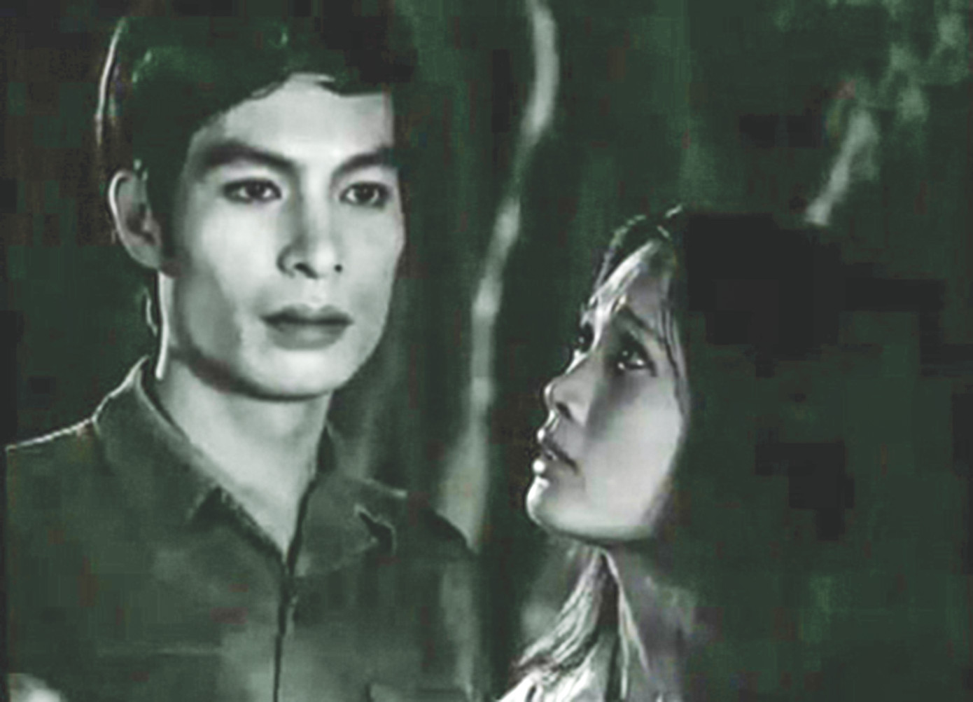 Cuộc đoàn tụ của Duyên và người chồng đã hy sinh tại phiên chợ Âm Dương. Ảnh: TL