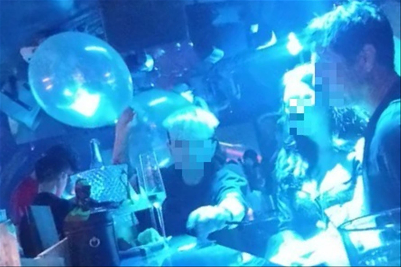 Tình trạng sử dụng bóng cười trong bar ở Hà Nội tái diễn