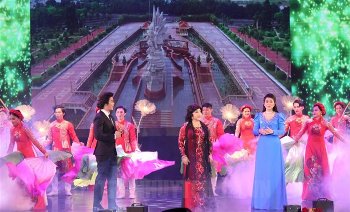 Nhiều cuộc thi, liên hoan sân khấu nở rộ kéo theo hàng trăm huy chương được trao Nhiều cuộc thi, liên hoan sân khấu nở rộ kéo theo hàng trăm huy chương được trao