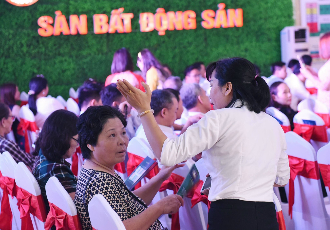 Sàn giao dịch quyền sử dụng đất được hy vọng sẽ làm minh bạch thị trường. Ảnh: Như Ý