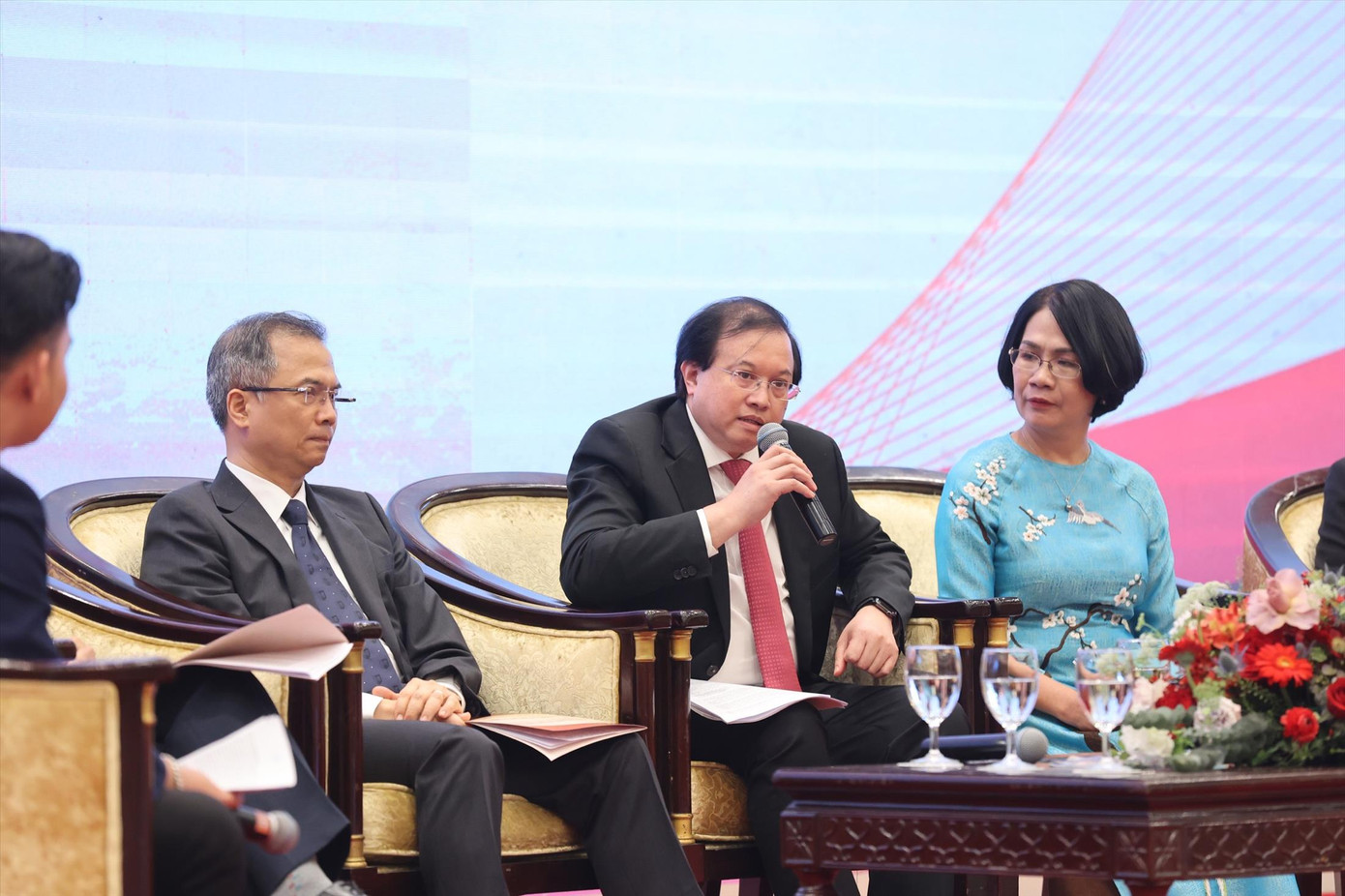 Các đại biểu tham gia phiên thảo luận bàn tròn. Ảnh: Như Ý Các đại biểu tham gia phiên thảo luận bàn tròn. Ảnh: Như Ý