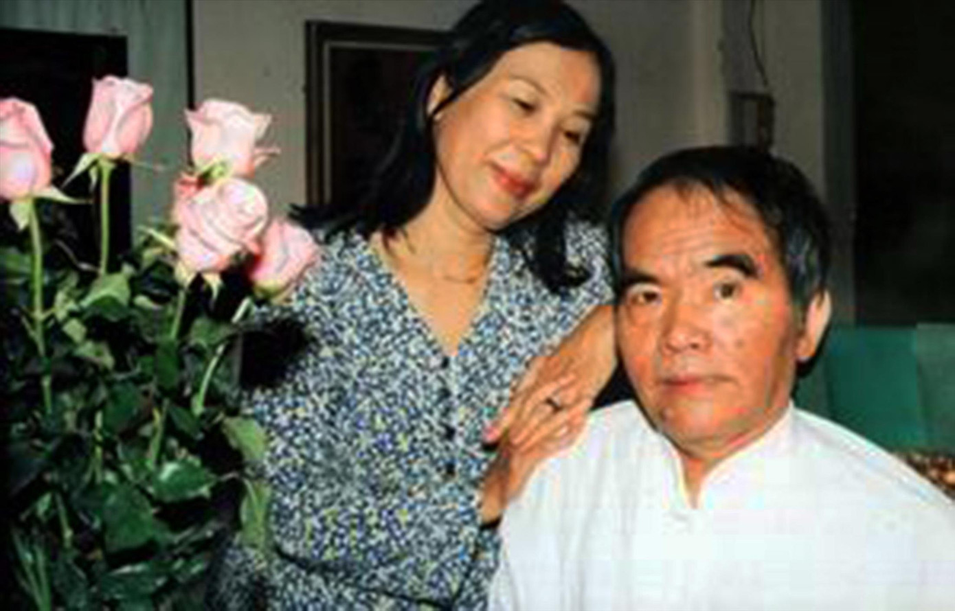 Vợ chồng nhà thơ Lâm Thị Mỹ Dạ. Ảnh: T.L Vợ chồng nhà thơ Lâm Thị Mỹ Dạ. Ảnh: T.L