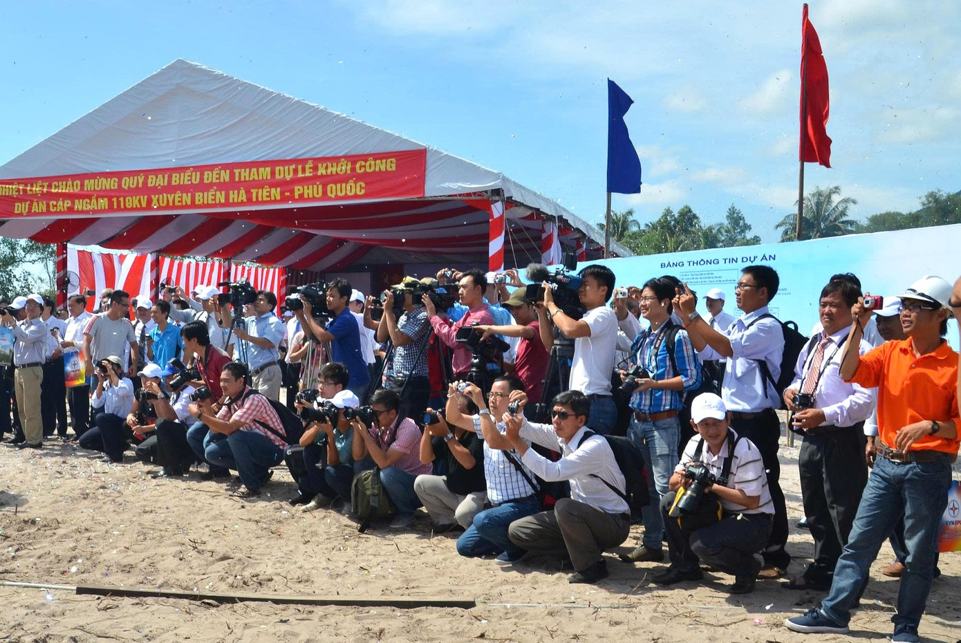 Các nhà báo luôn sát cánh, đồng hành cùng ngành điện và EVNSPC