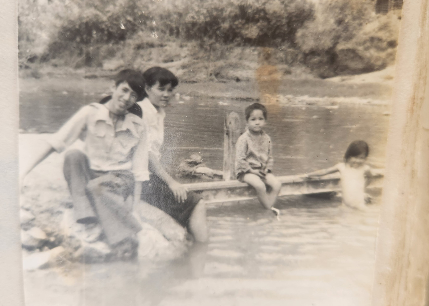 Tuổi niên thiếu, chúng tôi thường ra sông Thương tìm cảm xúc làm thơ (ảnh tư liệu).