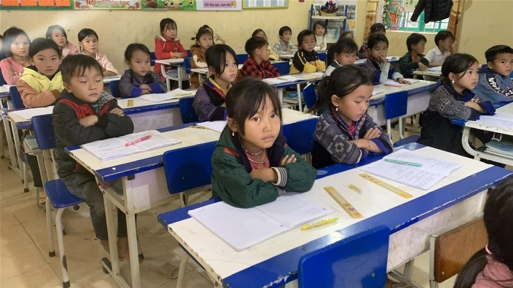 Giờ học ngoại ngữ của học sinh Trường Phổ thông dân tộc bán trú TH&THCS Mồ Dề, Mù Cang Chải, Yên Bái. Ảnh: NGHIÊM HUÊ Giờ học ngoại ngữ của học sinh Trường Phổ thông dân tộc bán trú TH&THCS Mồ Dề, Mù Cang Chải, Yên Bái. Ảnh: NGHIÊM HUÊ