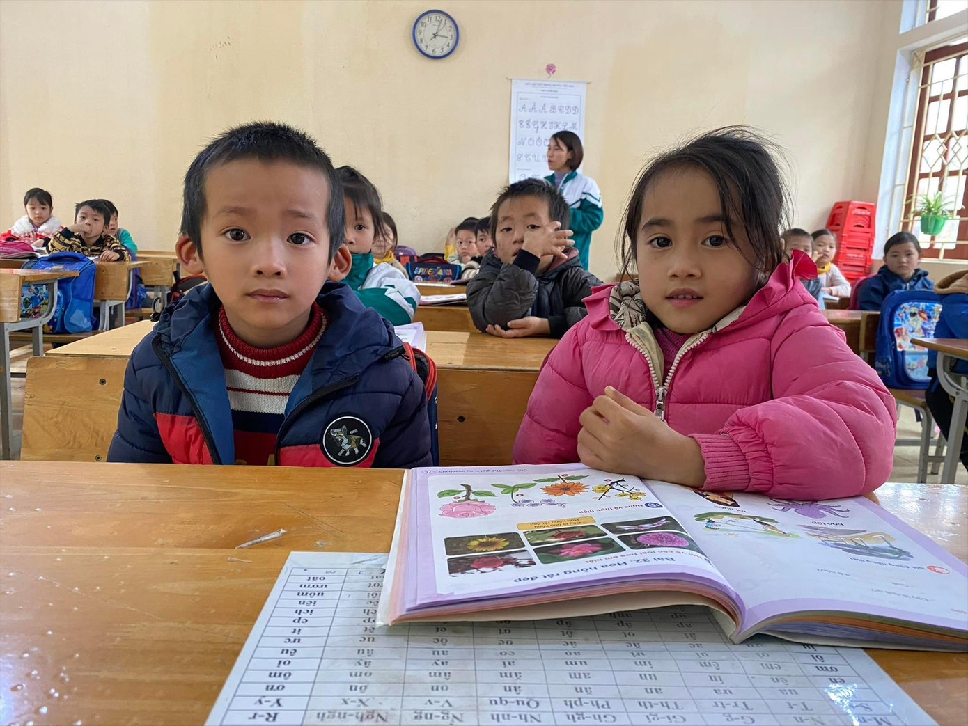 Nhiều ý kiến cho rằng, chỉ nên mua sách cho học sinh vùng khó khăn mượn Ảnh: Quỳnh Anh