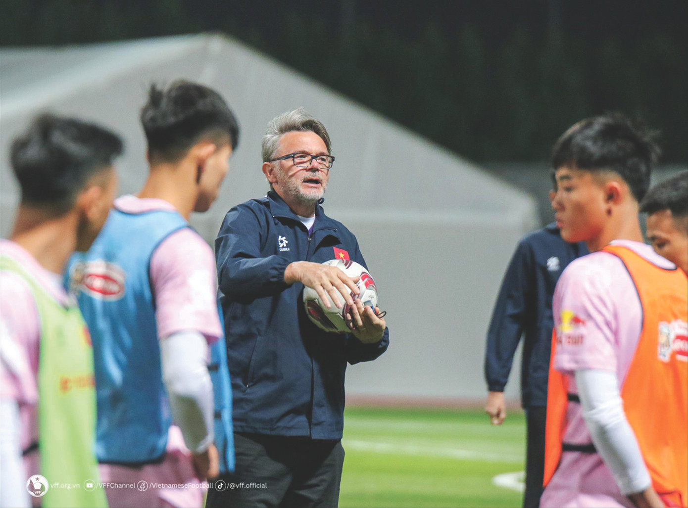 ĐT Việt Nam tập luyện trên sân Al Rayyan 2, Qatar trước trận giao hữu với Kyrgyzstan. Ảnh: Nhật Đoàn