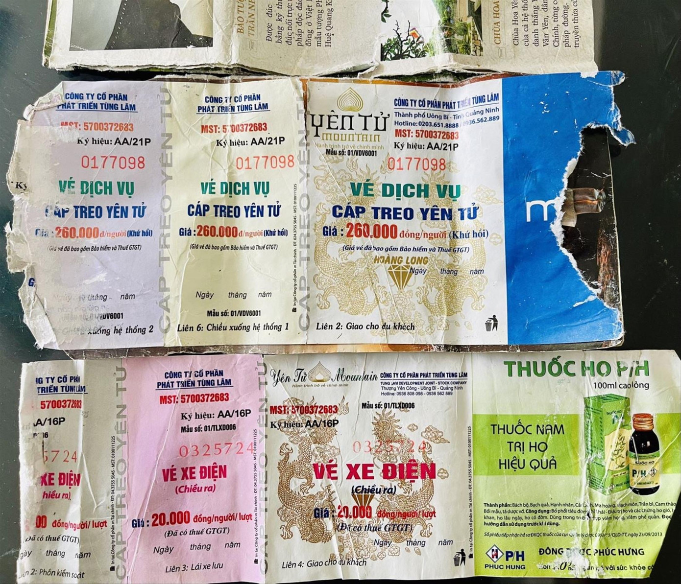 Vé cáp treo sót lại trên người bà Liên đều thể hiện ngày 27/4, ngày bà bị rơi xuống vực Vé cáp treo sót lại trên người bà Liên đều thể hiện ngày 27/4, ngày bà bị rơi xuống vực