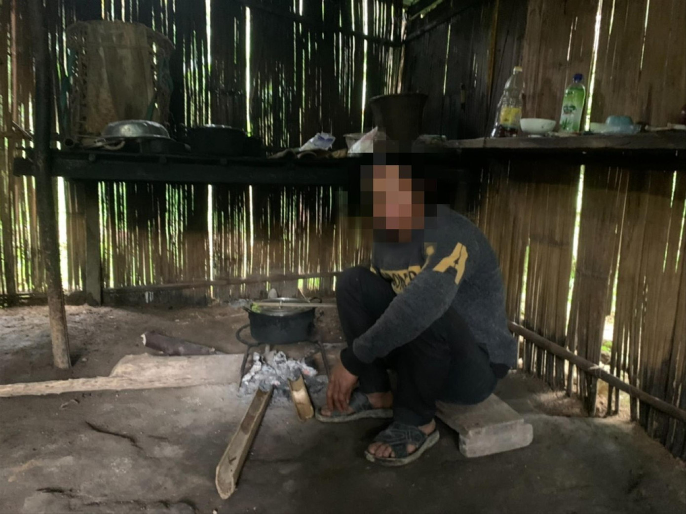 Người bị nghi kỵ có “đồ độc” thường bị cộng đồng xa lánh, thậm chí đánh đập, sát hại. Ảnh: TS Người bị nghi kỵ có “đồ độc” thường bị cộng đồng xa lánh, thậm chí đánh đập, sát hại. Ảnh: TS