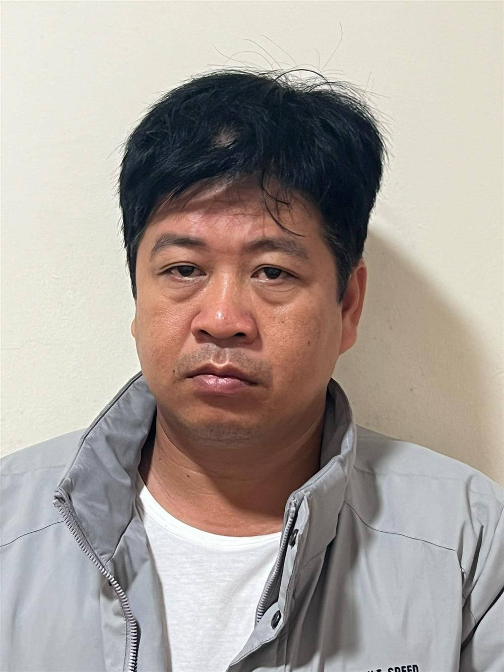 Cựu Chánh Văn phòng Huyện ủy Mang Thít (Vĩnh Long) Đặng Trung Hoành Cựu Chánh Văn phòng Huyện ủy Mang Thít (Vĩnh Long) Đặng Trung Hoành