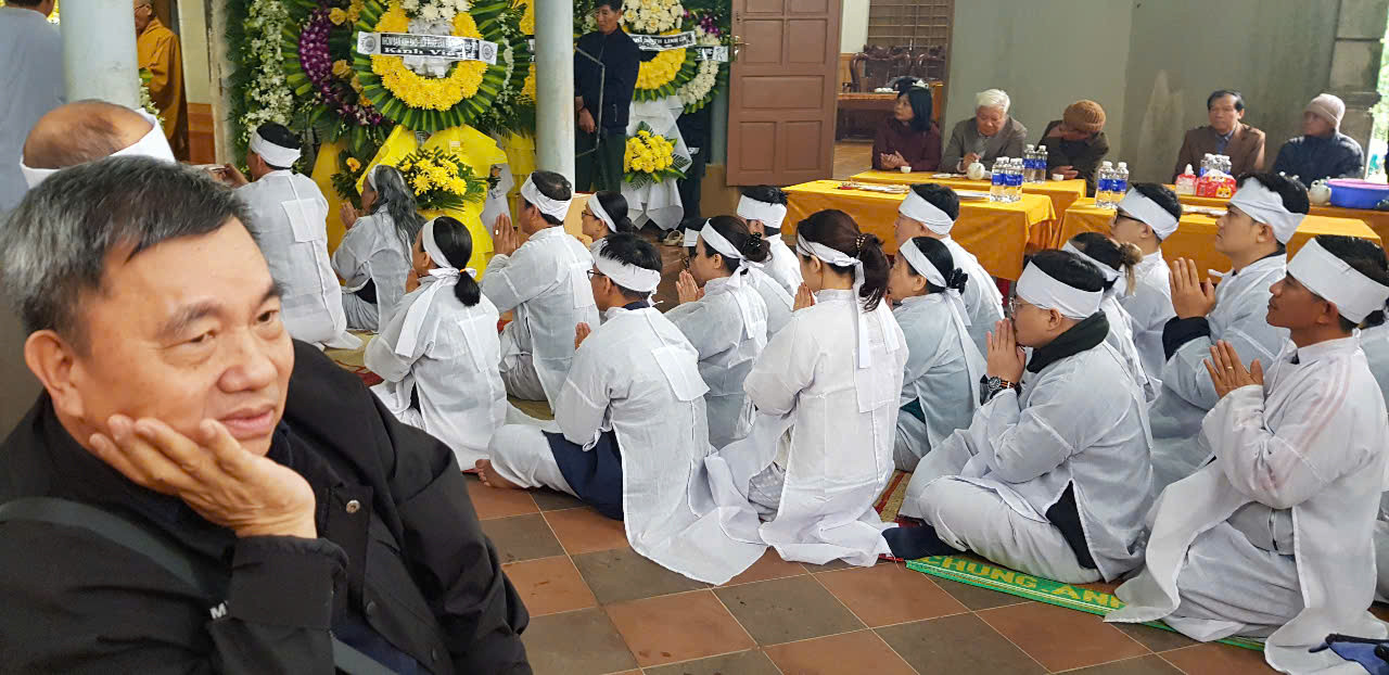 Ông Đỗ Quý Doãn trong đám hiếu