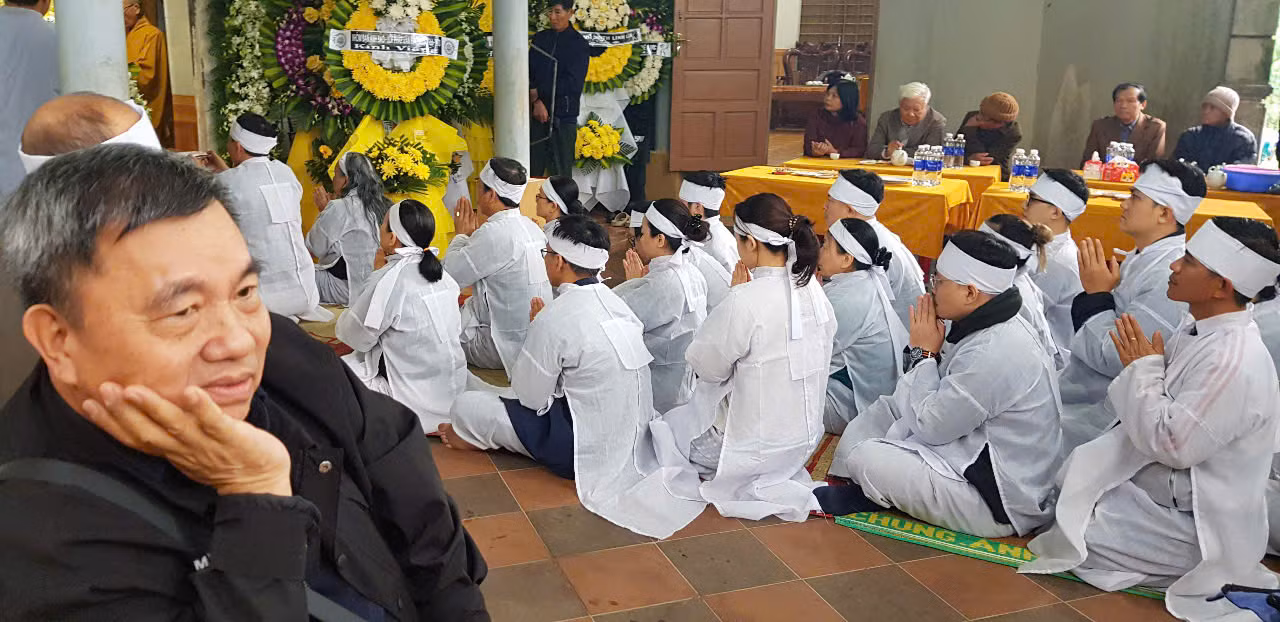 Ông Đỗ Quý Doãn trong đám hiếu