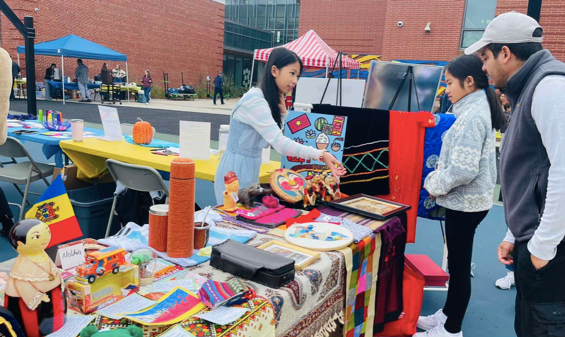 Trưng bày vật phẩm văn hóa Việt Nam tại trường Tiểu học Murch ngày 23/10/2022