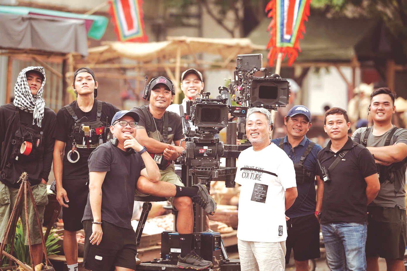 Dũng “khùng” (áo trắng) tự tin với sự lựa chọn của mình trong “Đất rừng phương Nam”