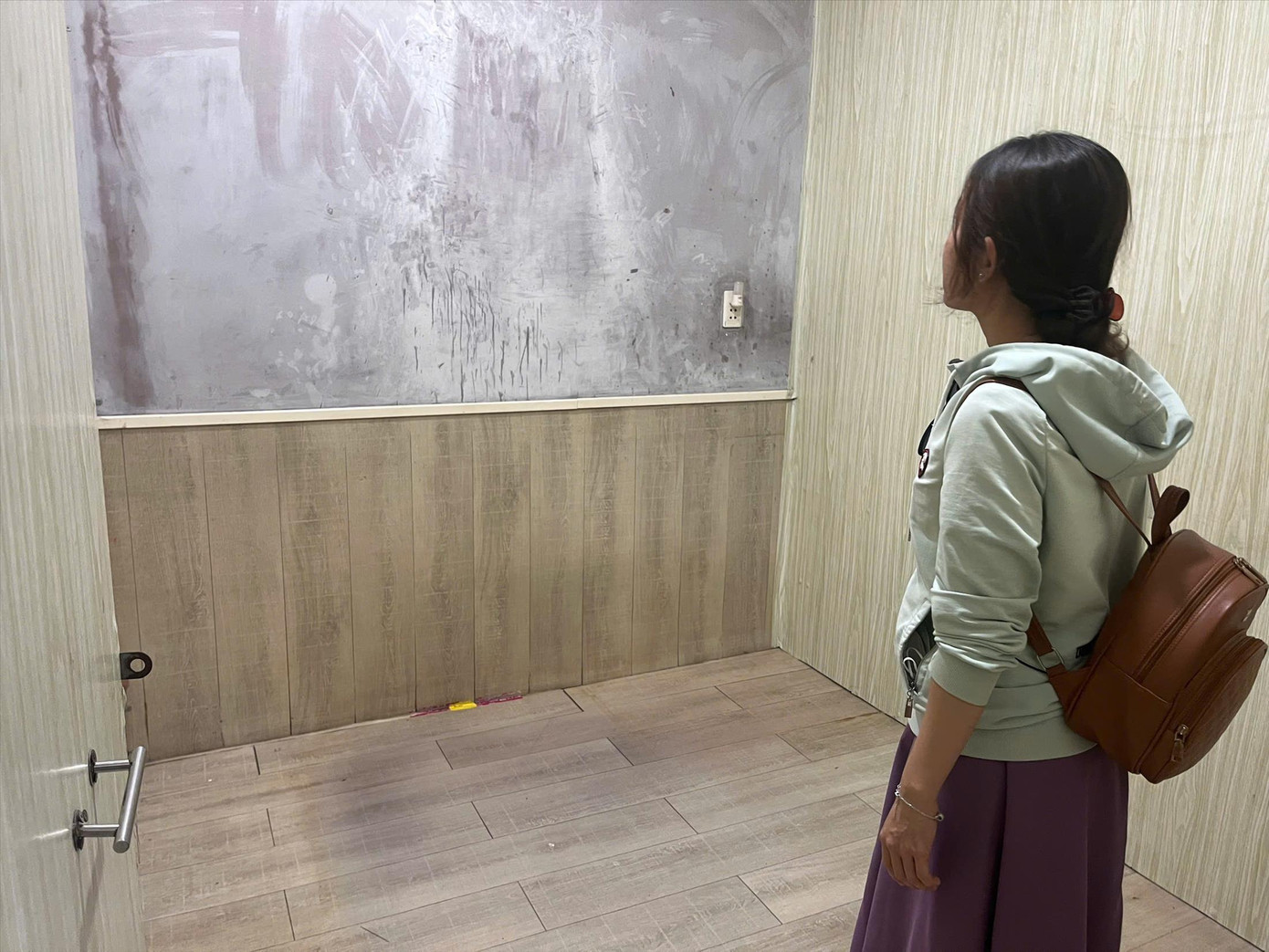 Một phòng trọ rộng khoảng 3m2 với giá thuê gần 2 triệu đồng tại quận Bình Thạnh (TPHCM). Ảnh: Nhàn Lê