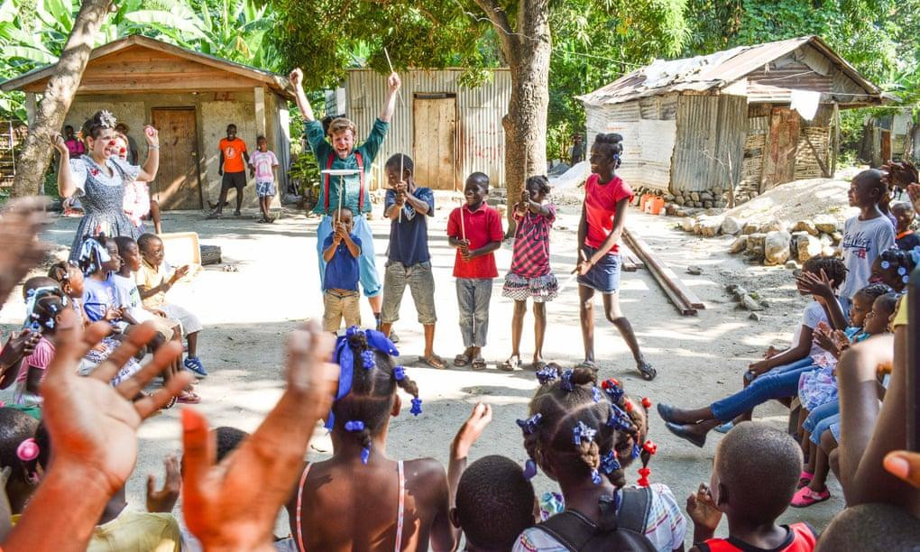 Clowns Without Borders ở Haiti năm 2019 Clowns Without Borders ở Haiti năm 2019