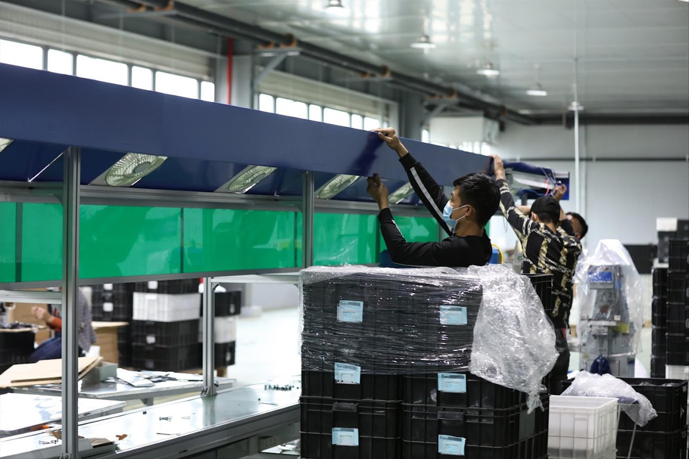 Nhiều doanh nghiệp đánh giá hoạt động sản xuất kinh doanh đang tốt lên. Ảnh: Việt Linh