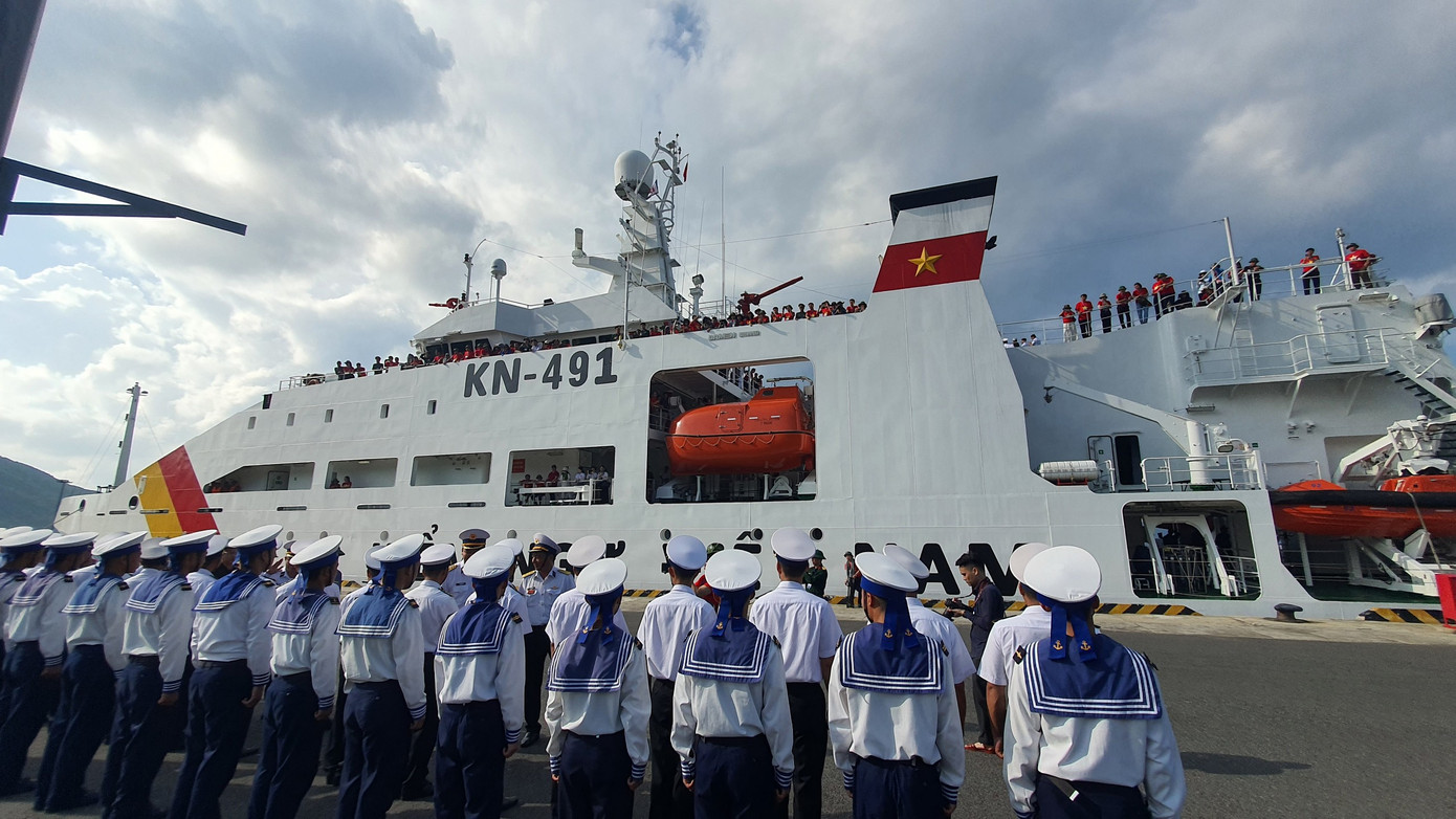 Tàu Kiểm ngư KN-491 rời đất liền ra Trường Sa. Ảnh: Nguyễn Tuấn