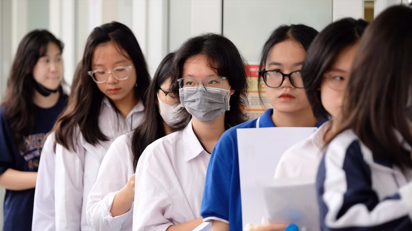 Thí sinh chuẩn bị bước vào giai đoạn đăng ký nguyện vọng xét tuyển lên hệ thống của Bộ GD&amp;ĐT. Ảnh: Mạnh Thắng