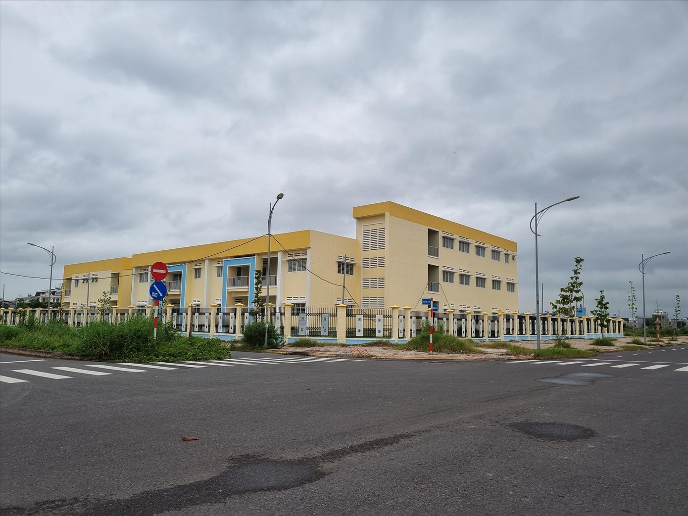 Một trường học tại khu tái định cư Lộc An- Bình Sơn đang hoàn thiện