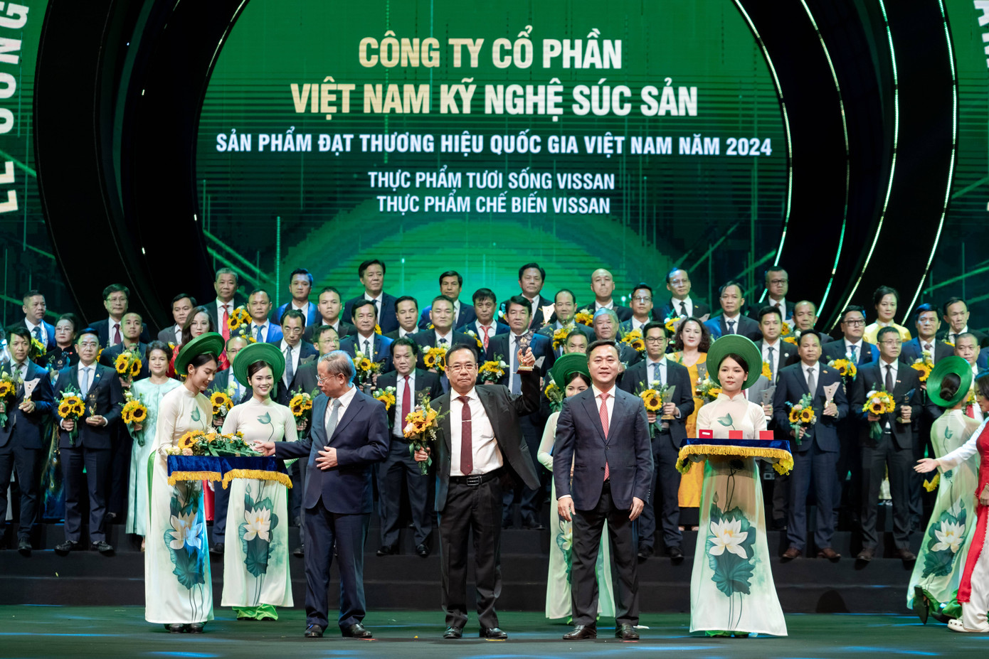 VISSAN được vinh danh Sản phẩm đạt Thương hiệu Quốc gia Việt Nam năm 2024 VISSAN được vinh danh Sản phẩm đạt Thương hiệu Quốc gia Việt Nam năm 2024
