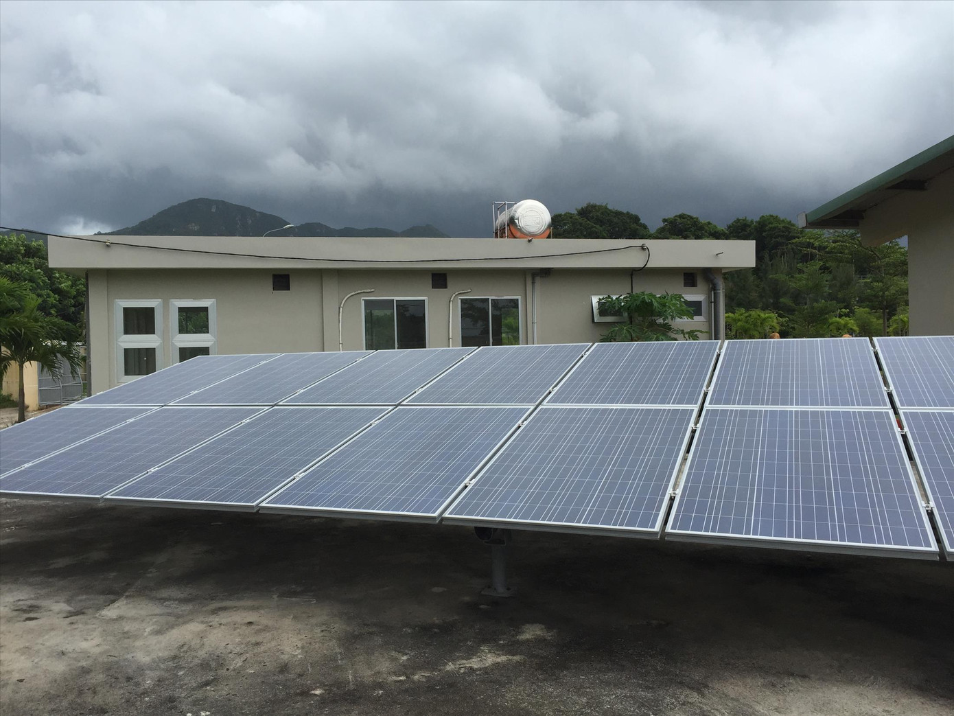 Pin mặt trời cũng nằm trong danh sách các mặt hàng xuất khẩu sang Hoa Kỳ có nguy cơ bị áp dụng biện pháp phòng vệ thương mại. Pin mặt trời cũng nằm trong danh sách các mặt hàng xuất khẩu sang Hoa Kỳ có nguy cơ bị áp dụng biện pháp phòng vệ thương mại.