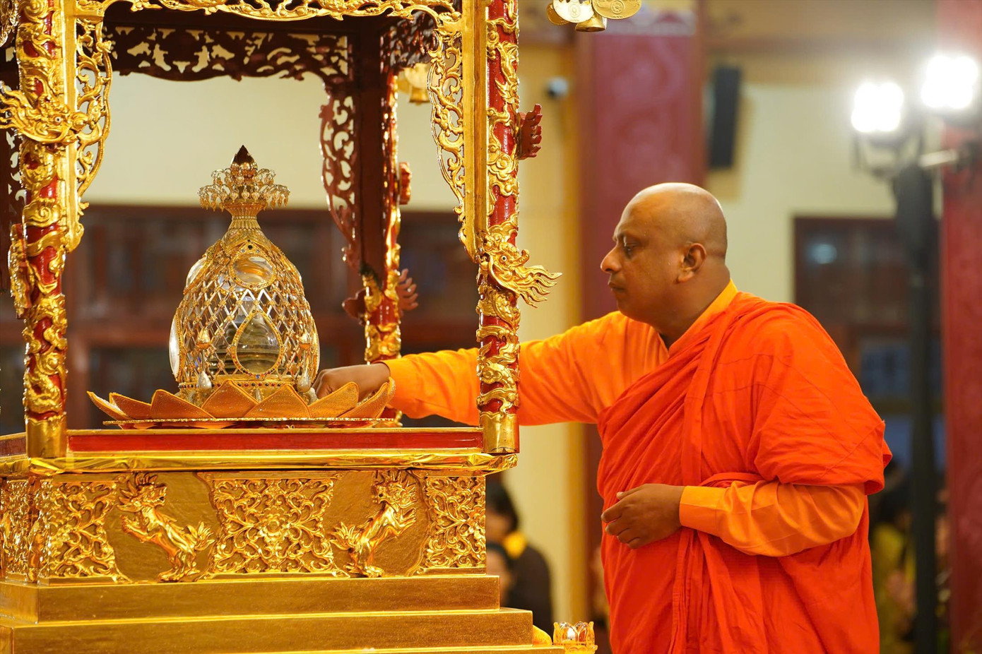 Đây là lần thứ tư trong lịch sử, xá lợi Đức Phật được đưa ra khỏi Ấn Độ để hành hương quốc tế. Ảnh: Như Ý