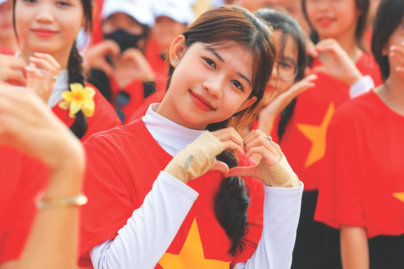 Các bạn trẻ chung một điều muốn nói: Tổ quốc luôn trong tim! Tôi yêu Việt Nam