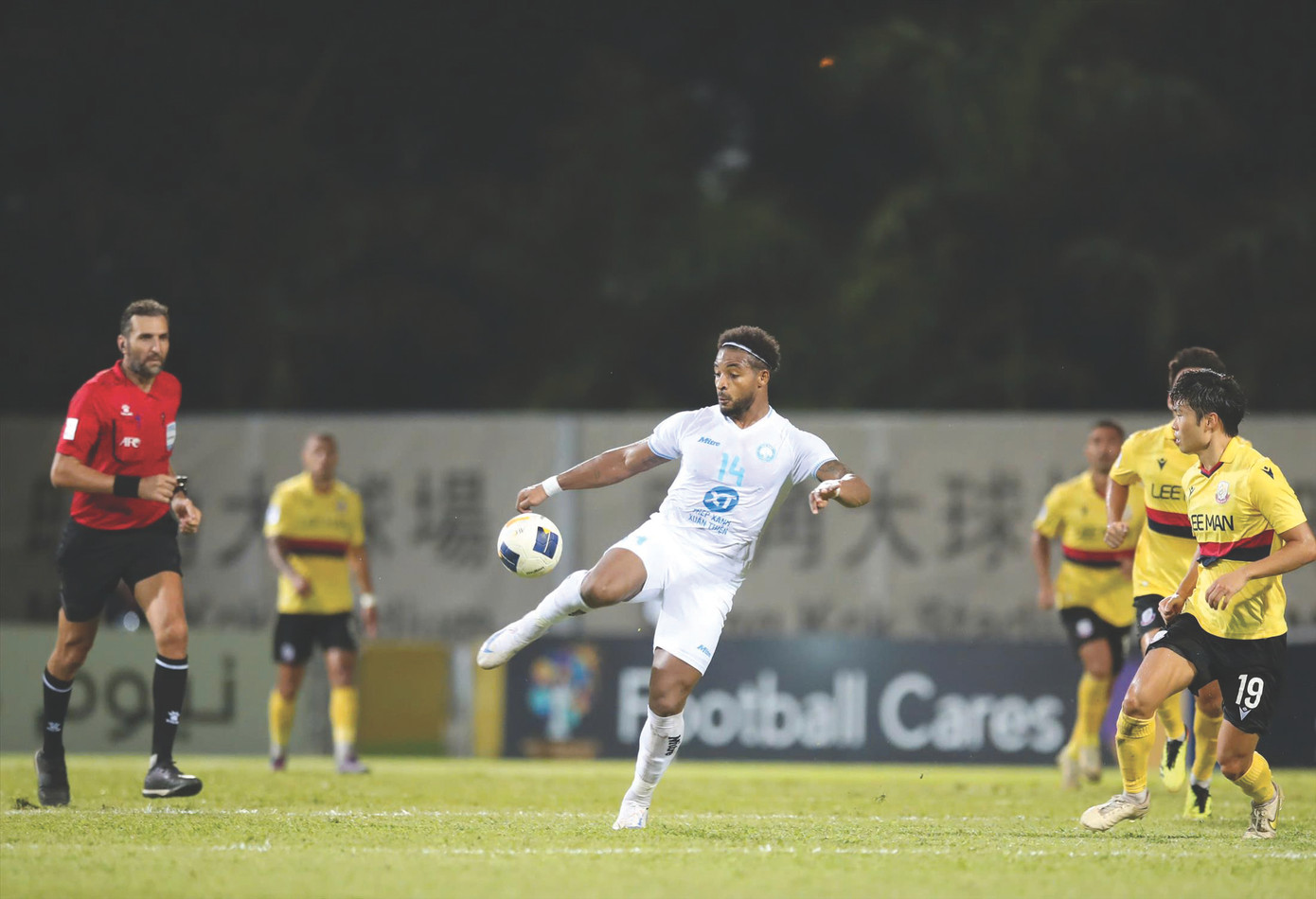 Có quốc tịch Việt Nam, Nguyễn Xuân Son nhiều lần bày tỏ mong muốn chơi cho ĐT Việt Nam. Ảnh: Văn Thỏa