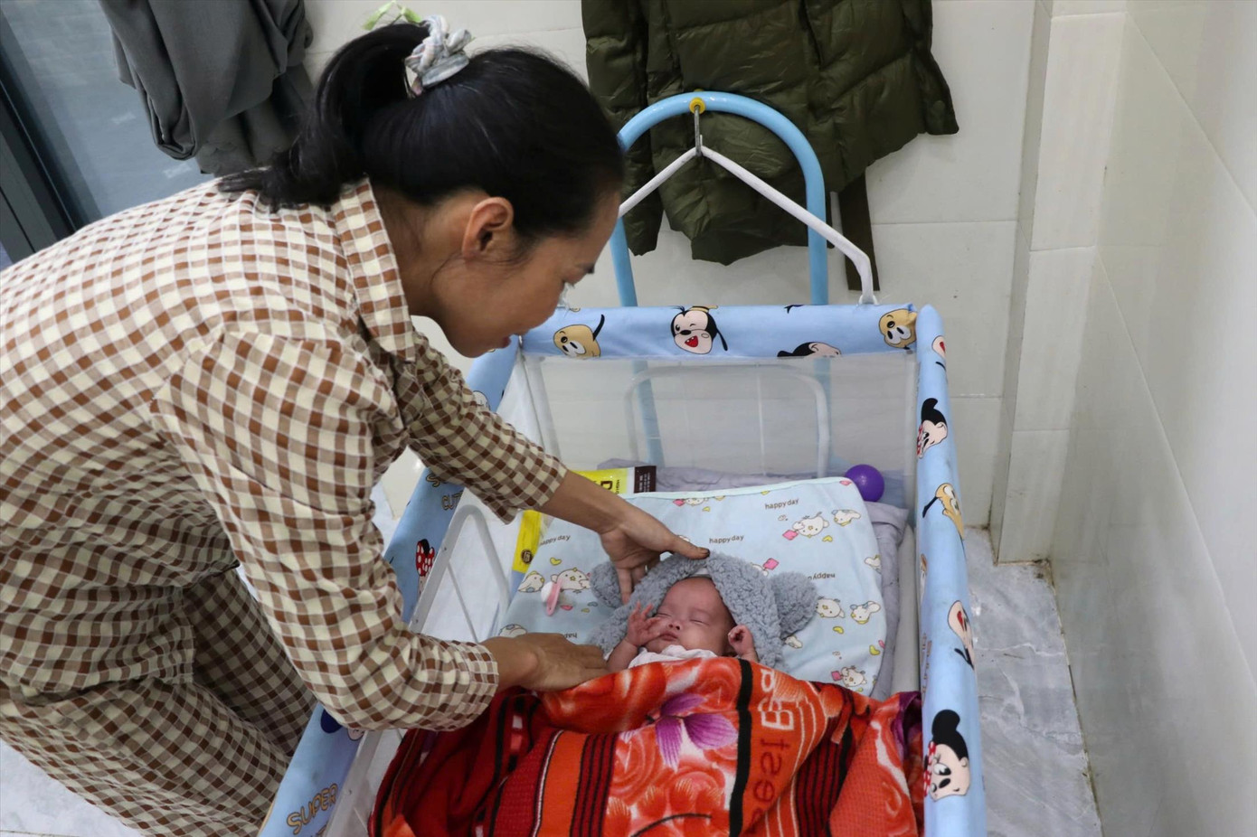 Chị Hoa hạnh phúc bên bé Hến