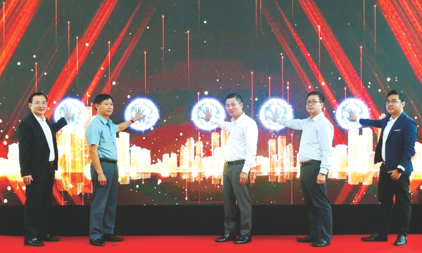 Lãnh đạo Sở GTVT Hà Nội, Trung tâm HPTC và các đơn vị có liên quan “ấn nút” triển khai ứng dụng “BusMap Hà Nội” Lãnh đạo Sở GTVT Hà Nội, Trung tâm HPTC và các đơn vị có liên quan “ấn nút” triển khai ứng dụng “BusMap Hà Nội”