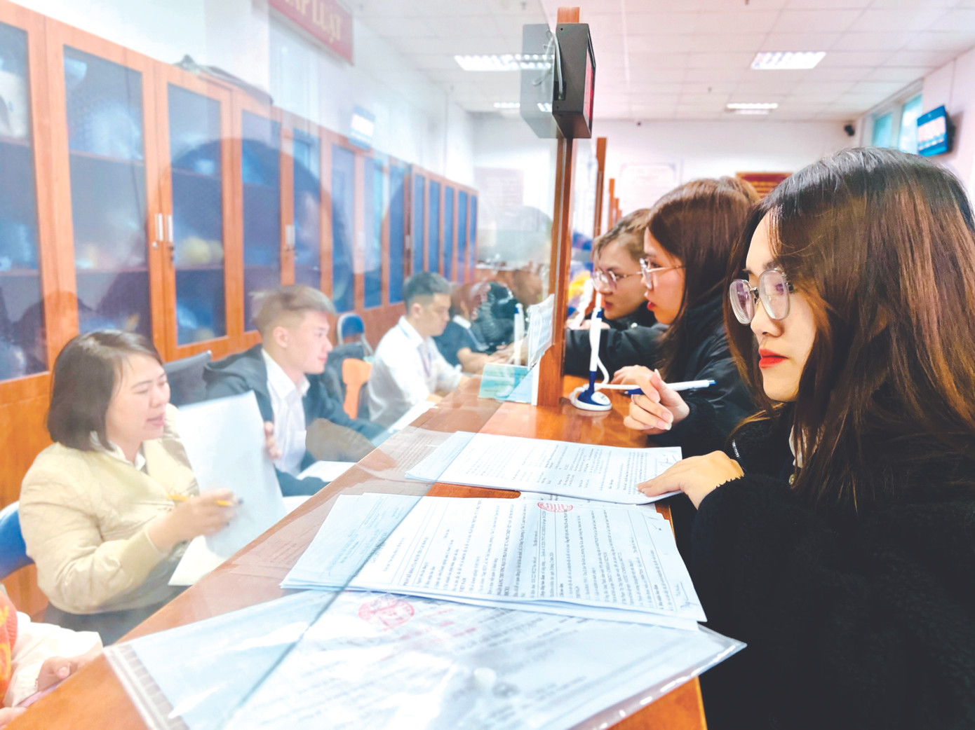 Trong năm 2024, hệ thống Văn phòng Đăng ký đất đai TP Hà Nội đã giải quyết và thực hiện thanh toán trực tuyến được hơn 5.000 hồ sơ