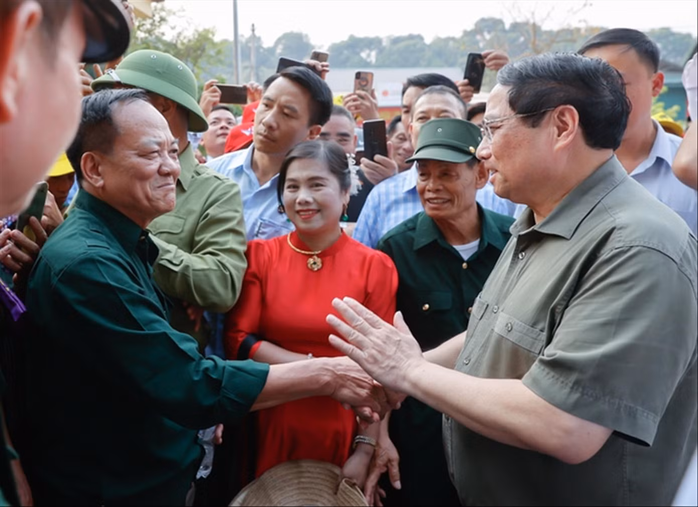Thủ tướng dự gặp mặt, tri ân những người trực tiếp tham gia Chiến dịch Điện Biên Phủ. Ảnh: Nhật Bắc