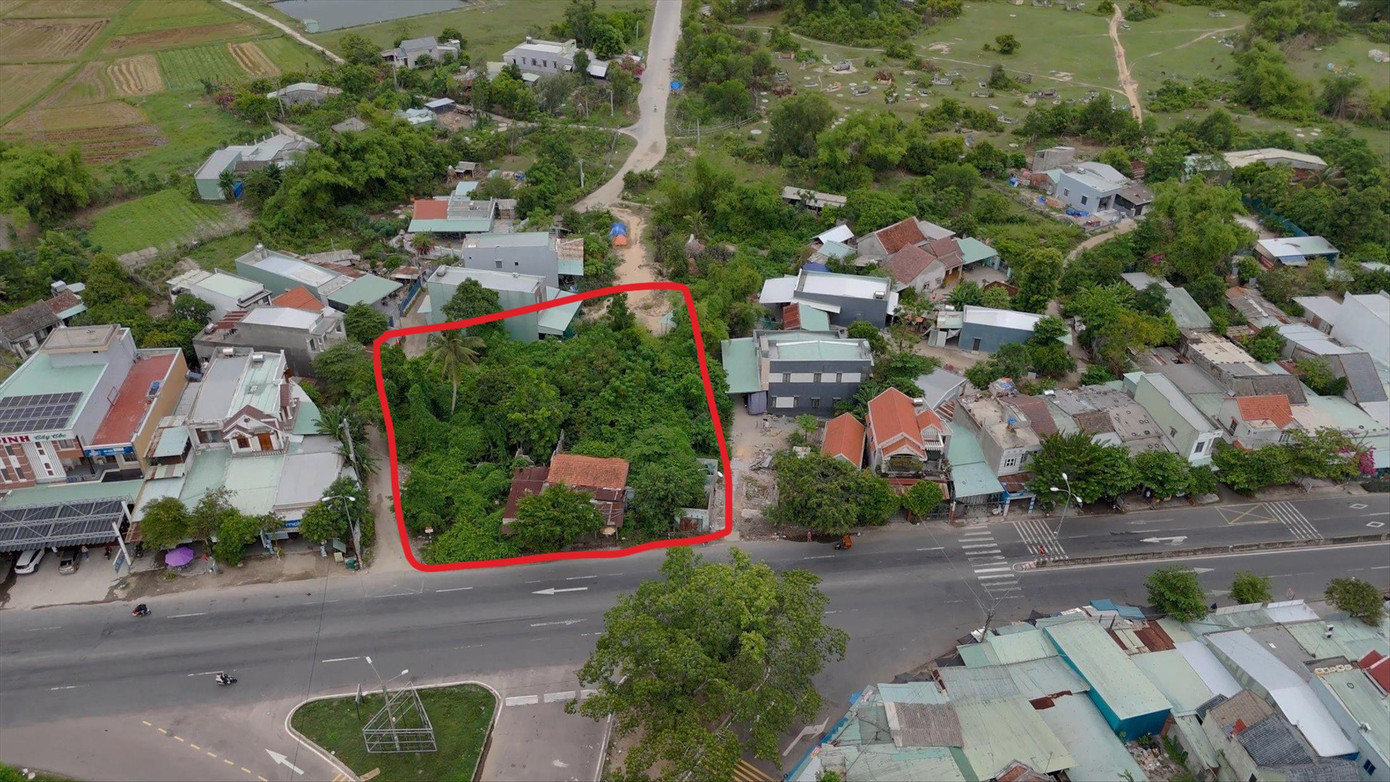 Hiện trạng nhà và đất của gia đình bà Bùi Thị Nuôi tại ngã ba cây Cốc (Thăng Bình, Quảng Nam). Ảnh: Nguyễn Thành Hiện trạng nhà và đất của gia đình bà Bùi Thị Nuôi tại ngã ba cây Cốc (Thăng Bình, Quảng Nam). Ảnh: Nguyễn Thành