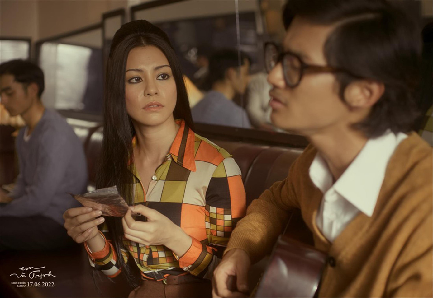 Nét diễn sinh động của Bùi Lan Hương tỏ ra lệch pha với vẻ chàng màng cố hữu của Avin Lu Nét diễn sinh động của Bùi Lan Hương tỏ ra lệch pha với vẻ chàng màng cố hữu của Avin Lu